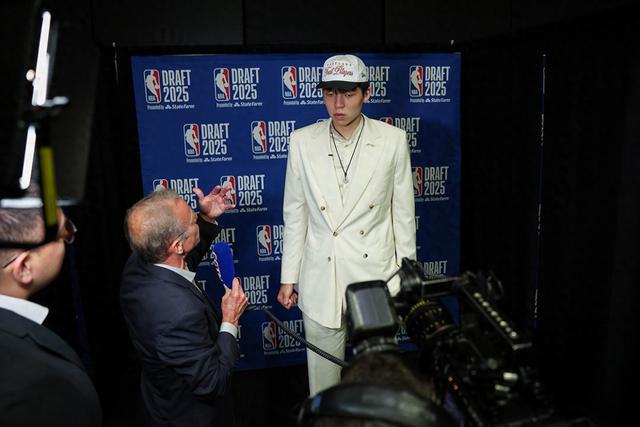 巴西篮球媒体赞杨瀚森：我们在看中国“约基奇”打球