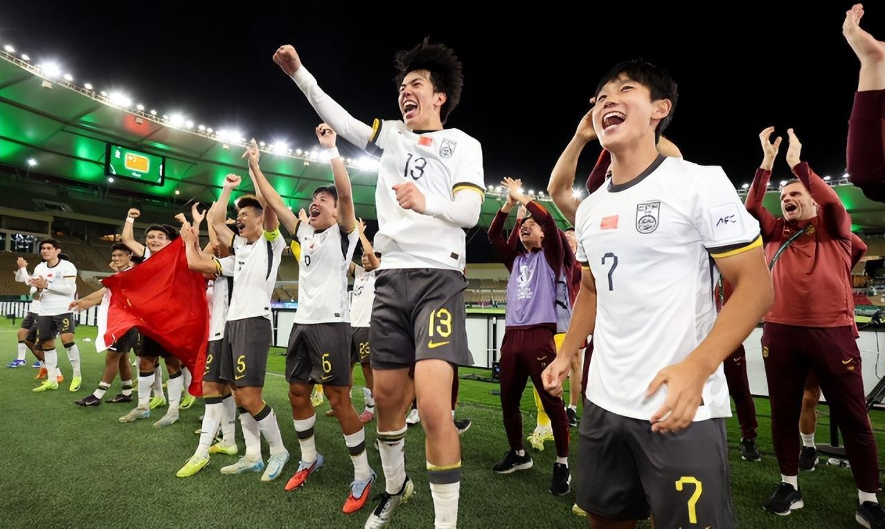 138彩票开奖结果-一场3：0把董方卓打服，言论前后矛盾发生大反转，遭球迷疯狂吐槽